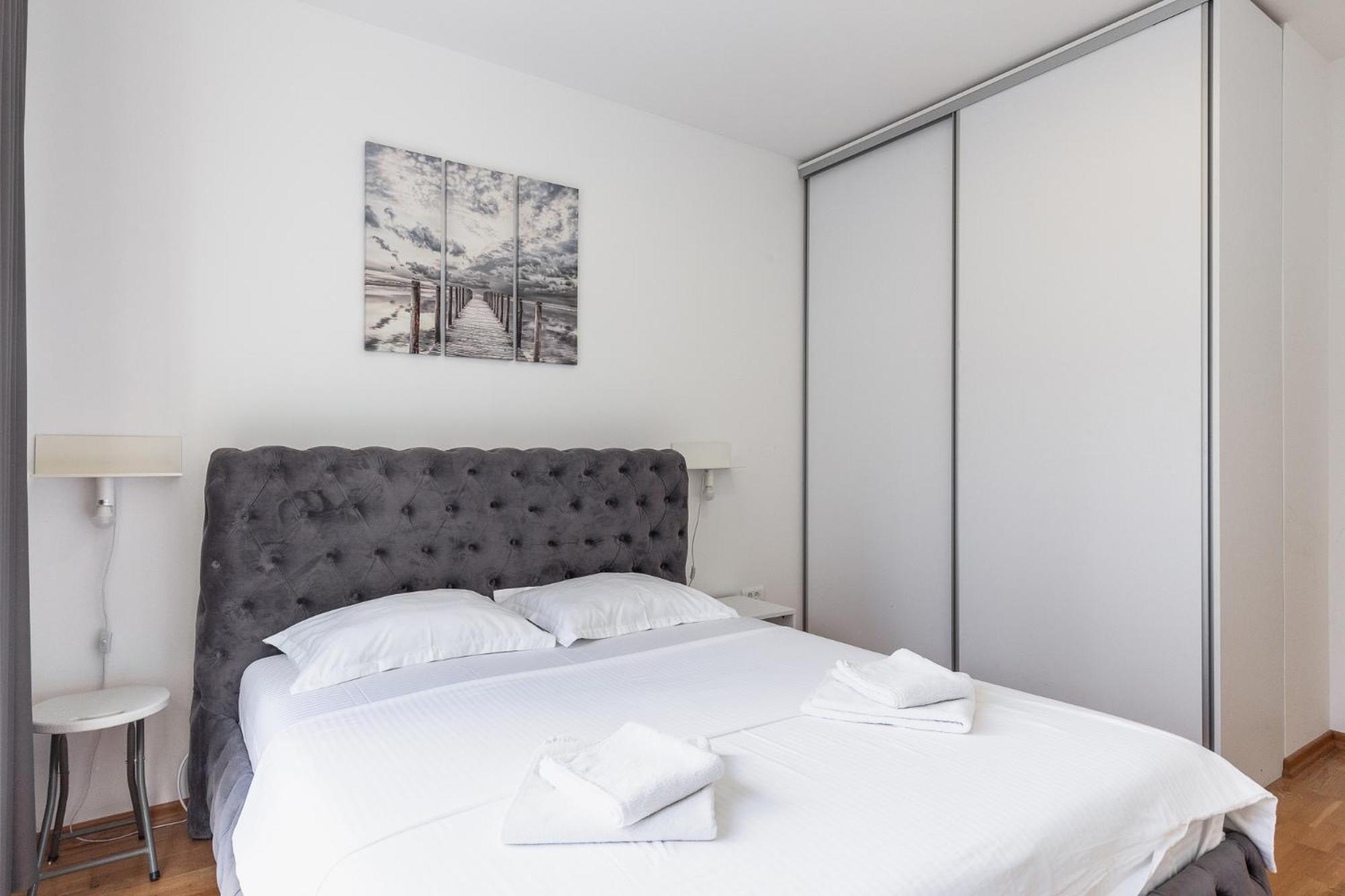 Sunny Side Wellness & Apartment