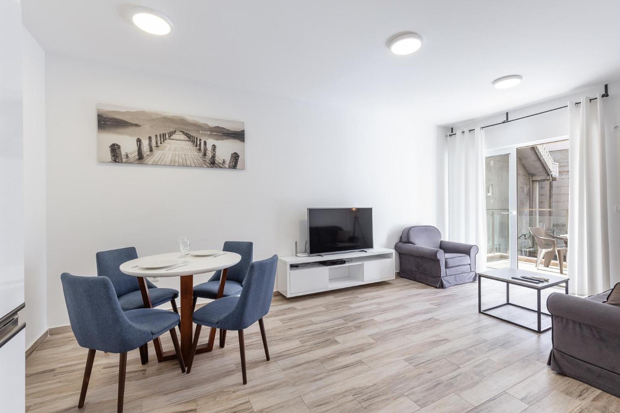 Sunny Side Wellness & Apartment Budva