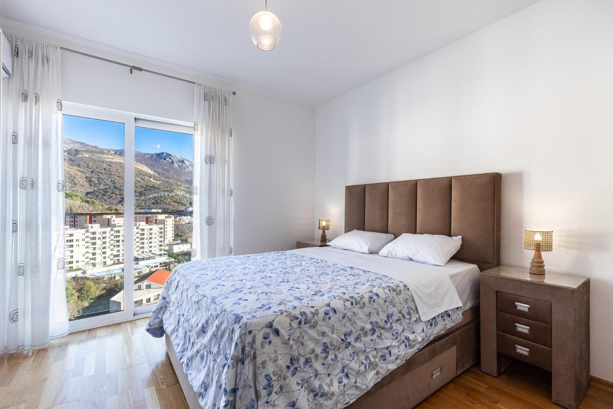 Sunny Side Wellness & Apartment