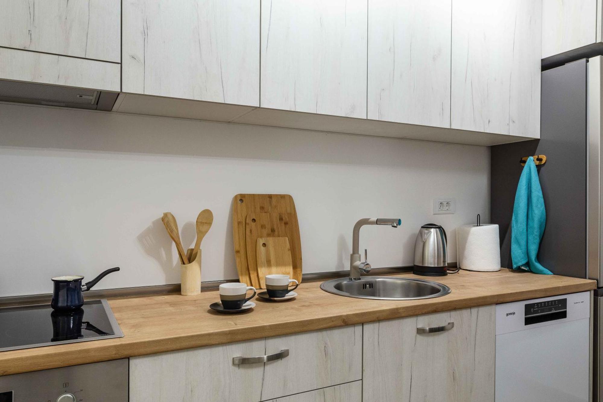 Sunny Side Wellness & Apartment