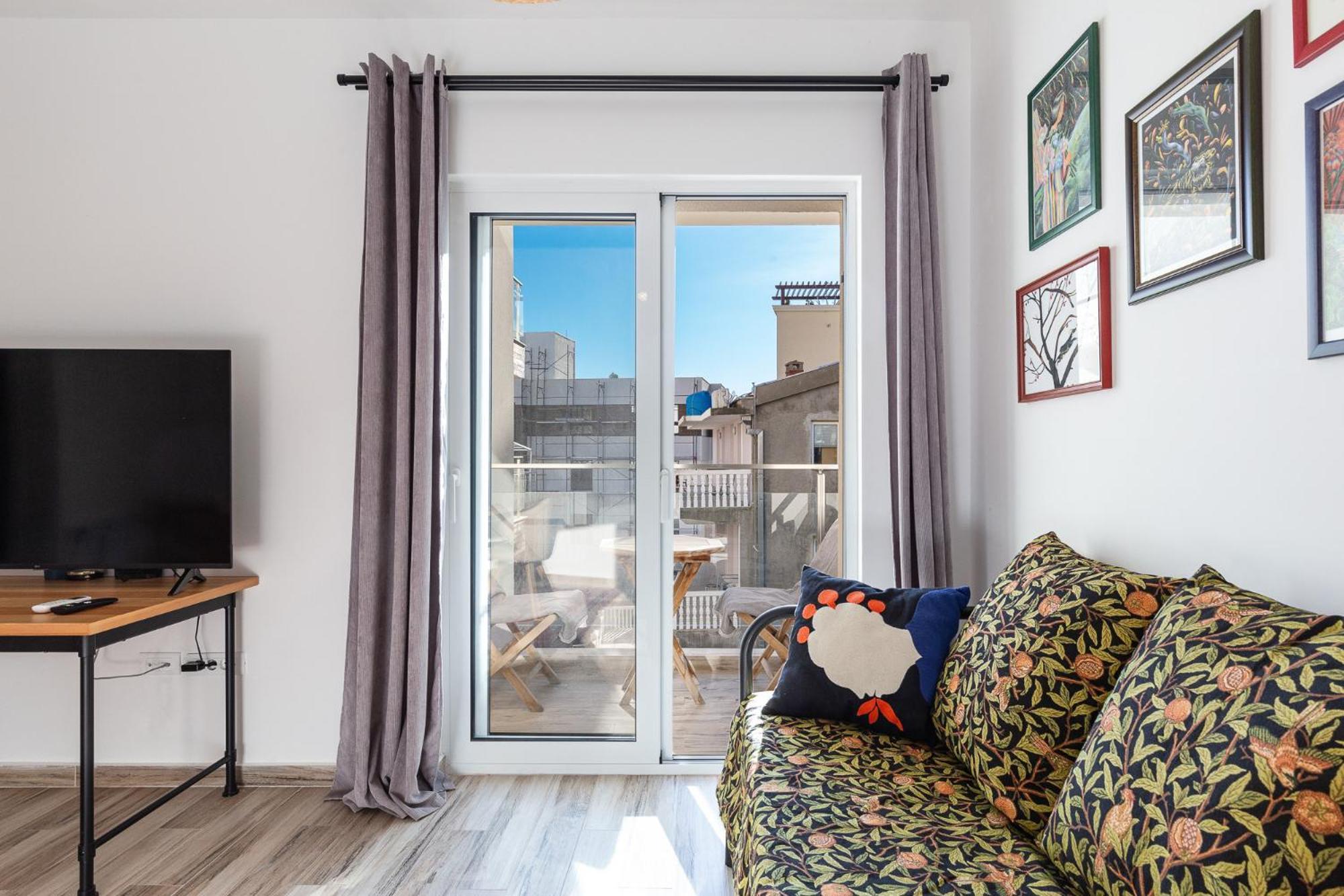 Sunny Side Wellness & Apartment *