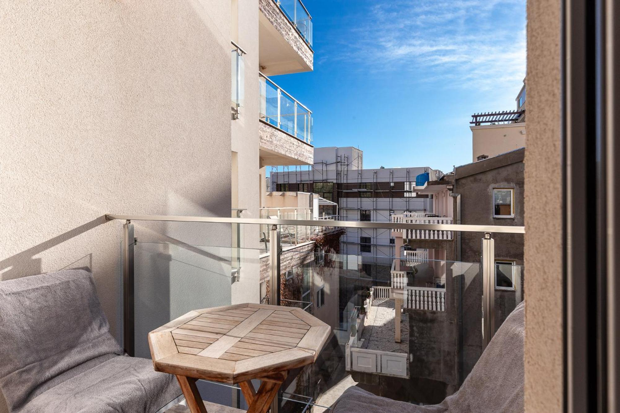 Sunny Side Wellness & Apartment Budva