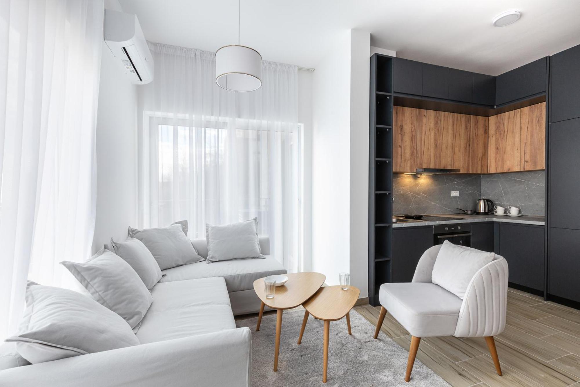 Sunny Side Wellness & Apartment