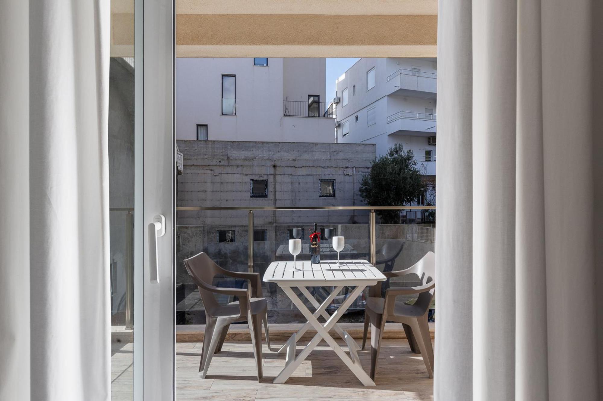 Sunny Side Wellness & Daire Budva